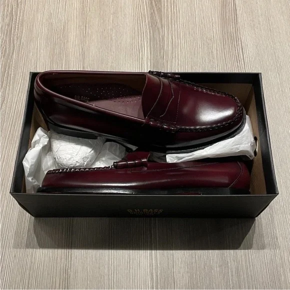 G.H. Bass Larson Weejuns Loafer (size 10,
\